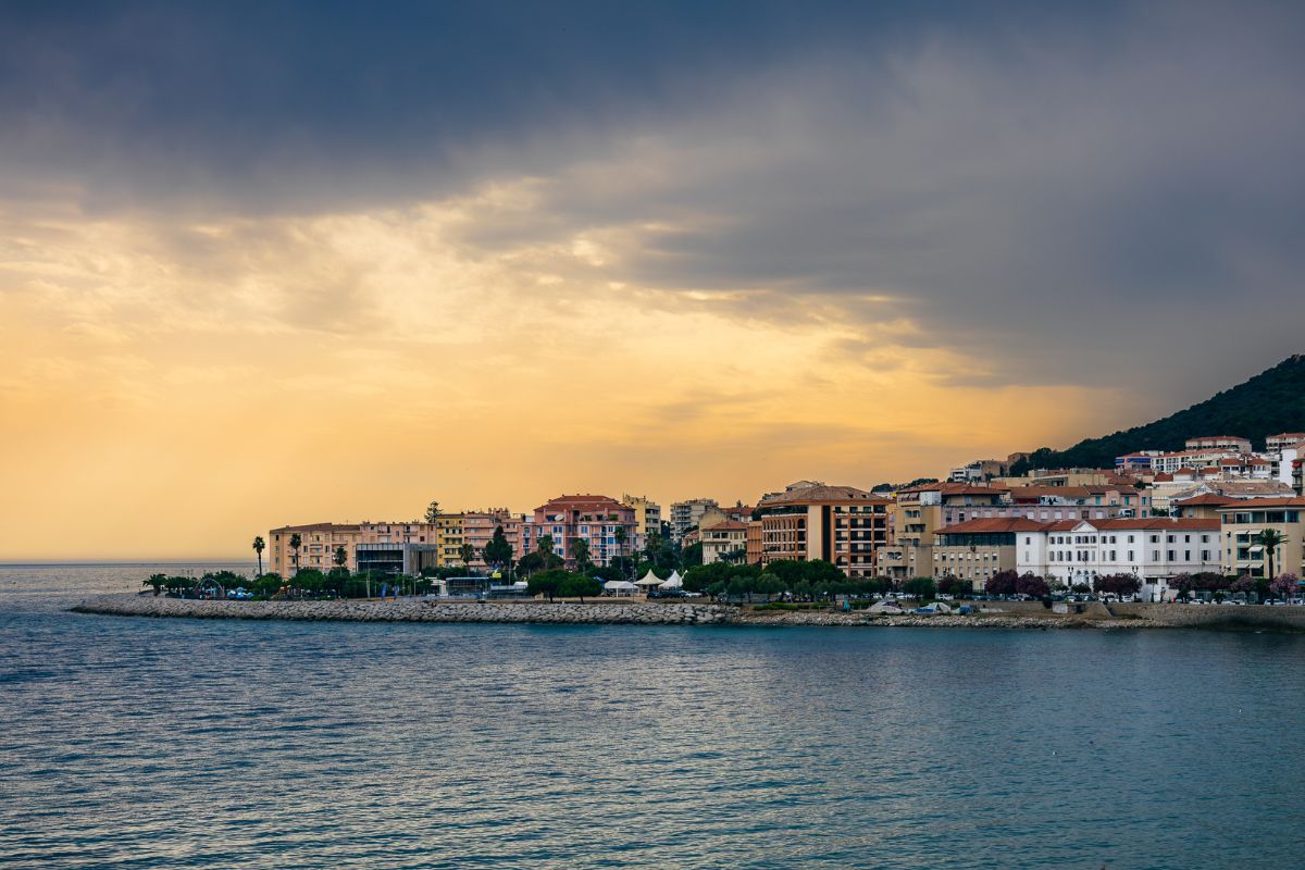 Corse au Printemps : Pourquoi c’est l’endroit à visiter en 2025 ?