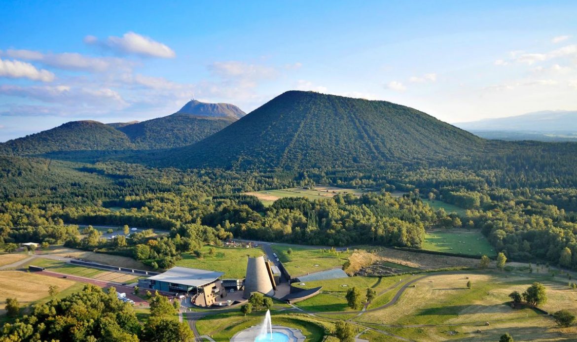Parc Vulcania et GRAND MESS Clermont-Ferrand 4*