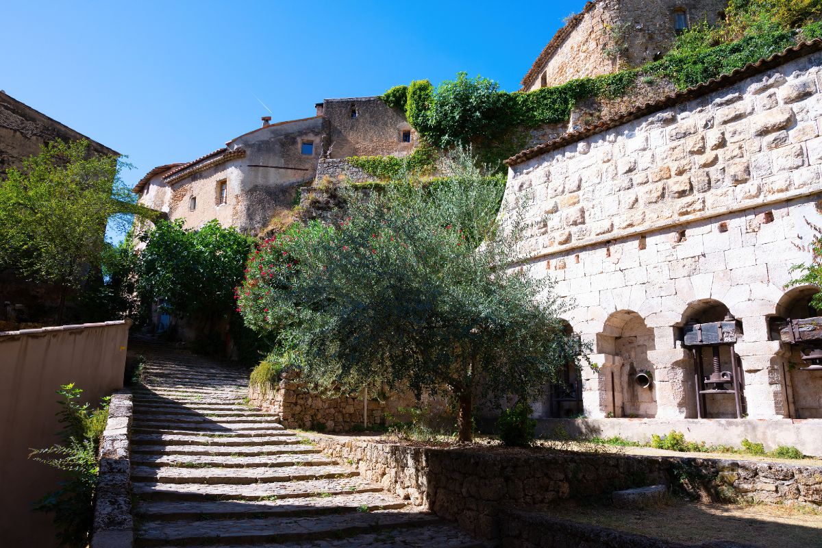 Cotignac plus beau village escalier