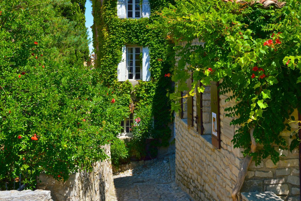 Seguret village