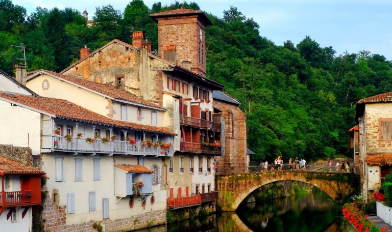 Il est la star du Pays basque, ce village qui fait de l'ombre à Biarritz et Saint-Jean-de-Luz